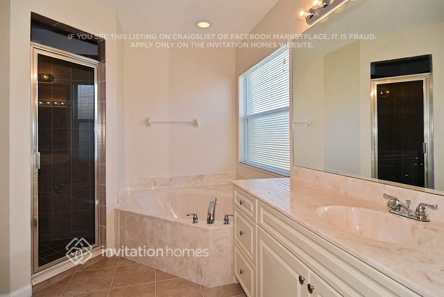 Building Photo - 2317 SW Fern Cir
