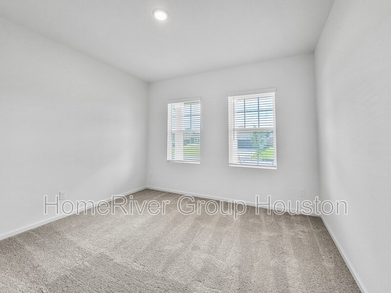 Building Photo - 28410 Selsdon Ct