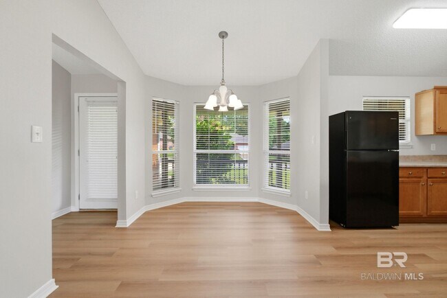 Building Photo - 11730 Madrone Ln