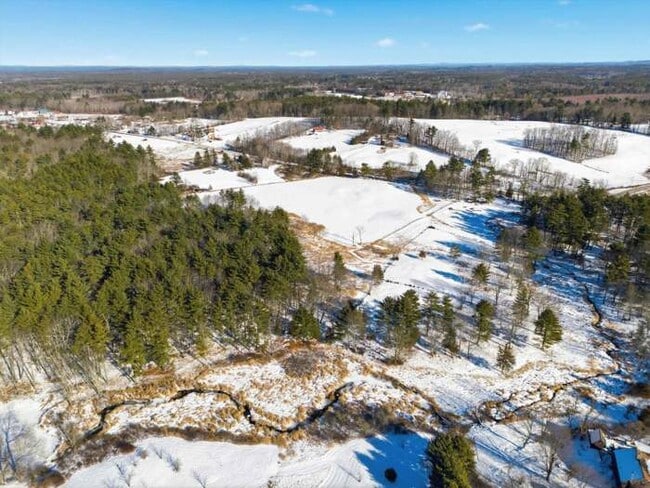 Building Photo - 105 Middle Rd