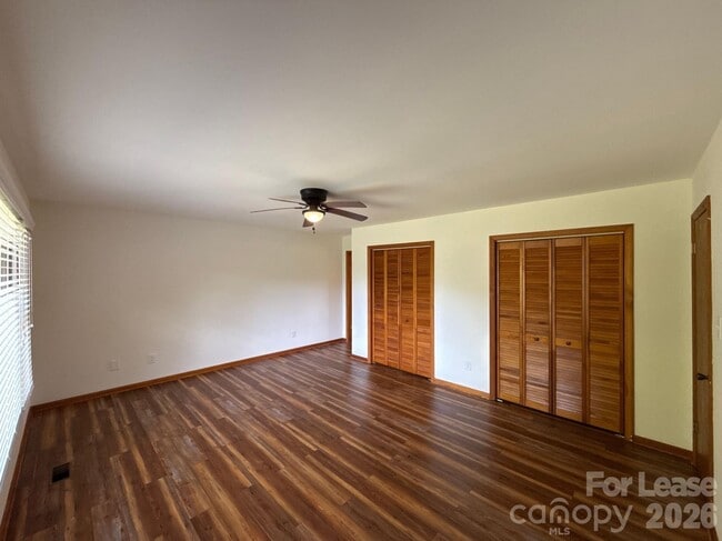 Building Photo - 110 Aqua Dr