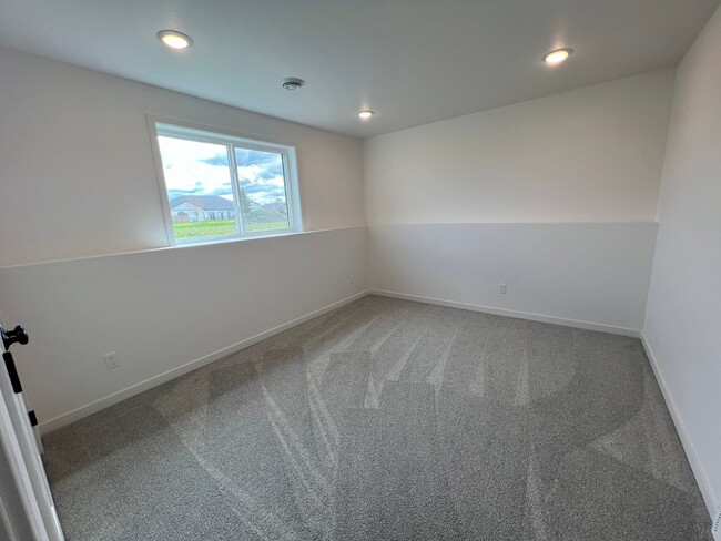 Building Photo - 3063 39th Ave S