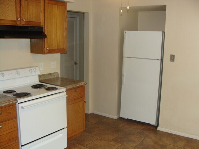 Building Photo - 1 Oak Forest Ln
