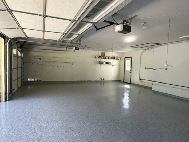 Building Photo - 1635 Larkfield Ave