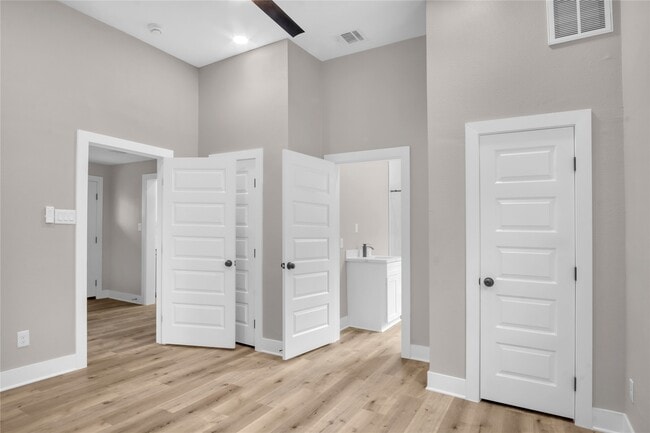 Building Photo - 614 11th St