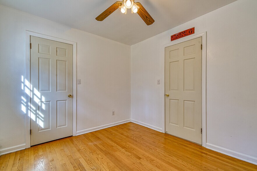 Building Photo - 21 Bayview Dr