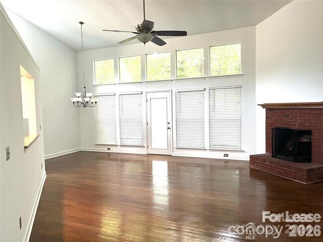 Building Photo - 3412 Armitage Dr