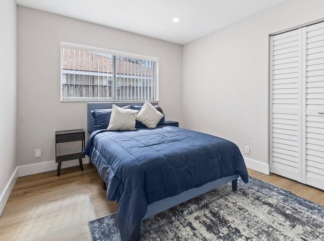 Building Photo - 1322 Riverside Cir