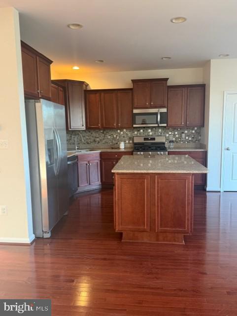 Building Photo - 165 Royal Ct