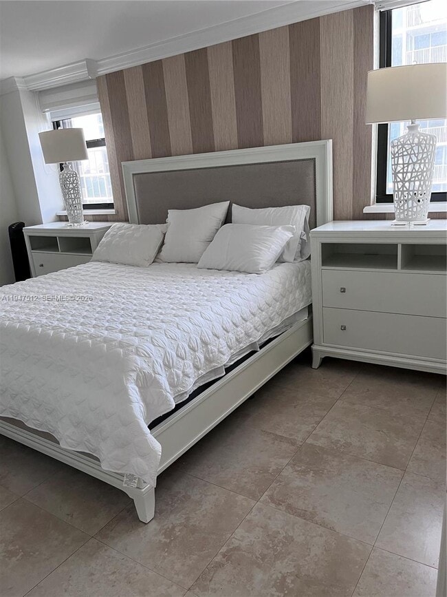 Building Photo - 2625 Collins Ave