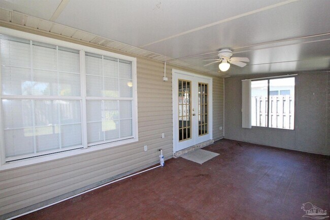 Building Photo - 1128 Sweetbriar St