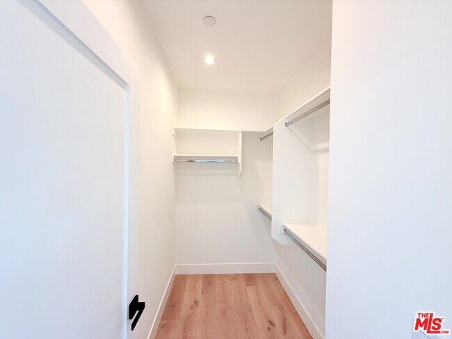 Building Photo - 3414 London St