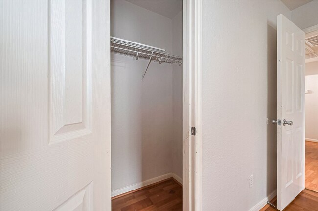 Building Photo - 12927 Pale Ivy Ln
