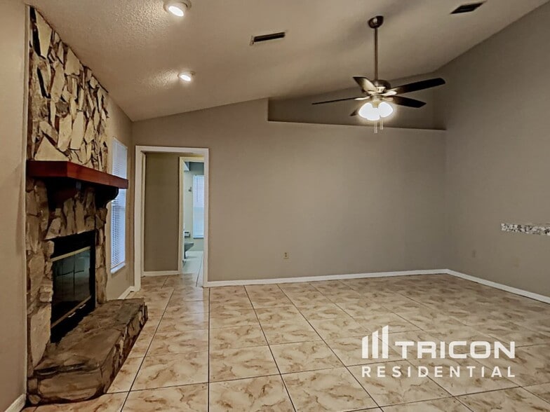 Building Photo - 14638 Coronado Dr