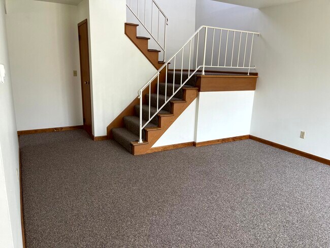 Building Photo - 6 Florentine Ct