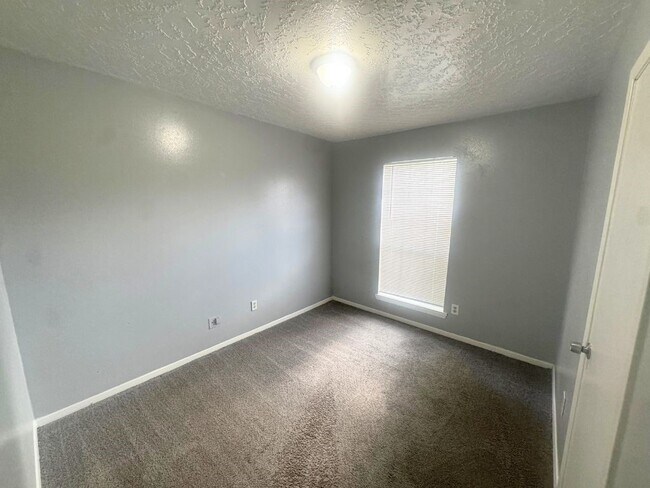 Building Photo - 4806 Ripple Creek Dr