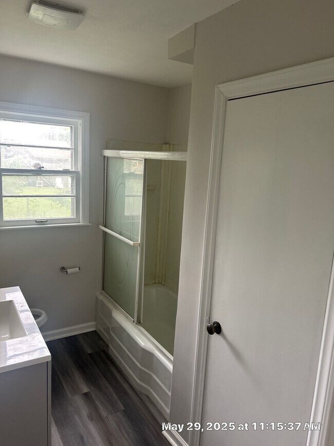 Building Photo - 800-802 E 75th Terrace - Duplex