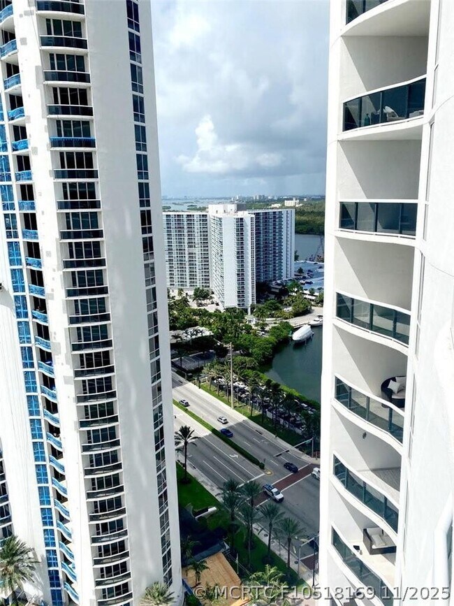 Building Photo - 16001 Collins Ave