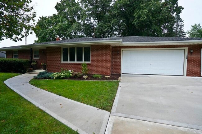 Building Photo - 4576 Pepper Dr