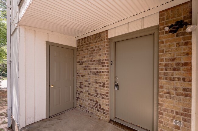 Building Photo - 1329 Windsor St