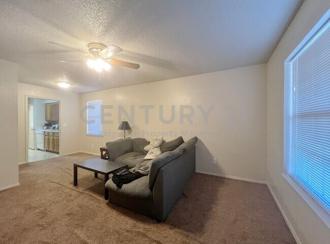 Building Photo - Adorable 2/2 Duplex in Weatherford For Rent!