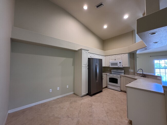 Building Photo - 200 Mirabella Cir