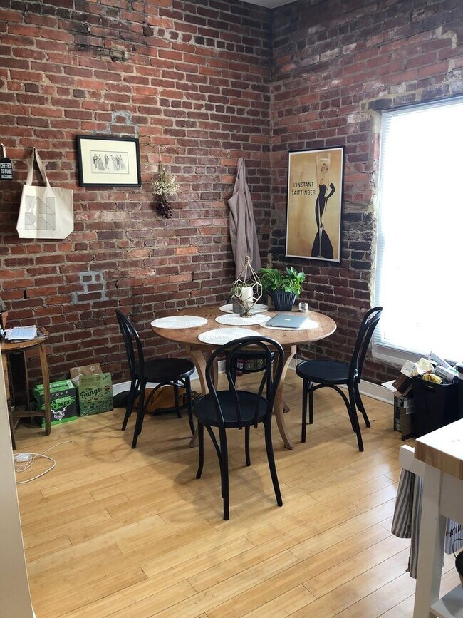 Building Photo - West Main Street Apartments (market st)