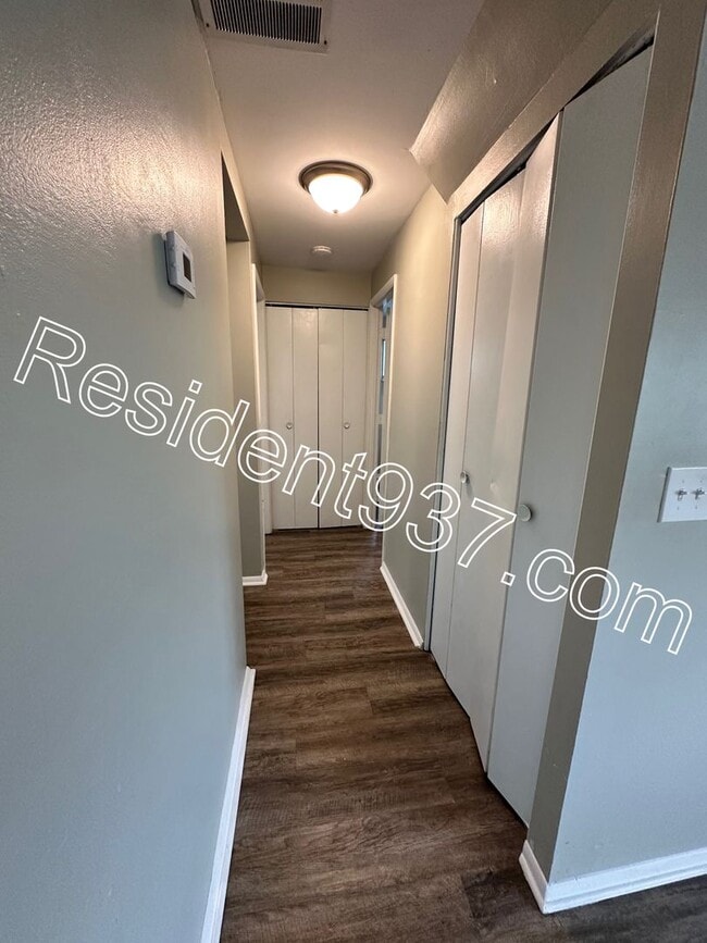 Building Photo - Newly Updated 4 Bed 2 bath home