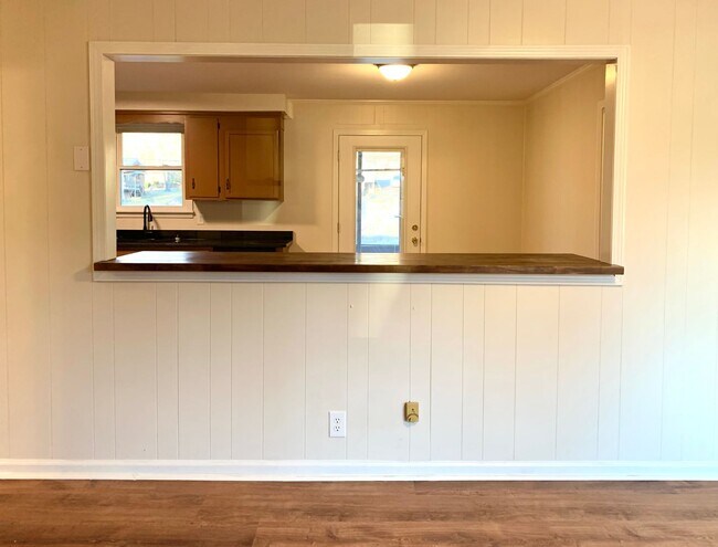 Building Photo - 321 Clearview Dr
