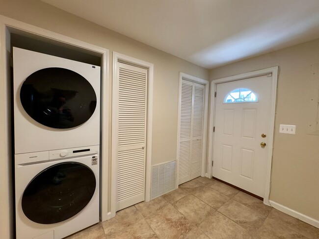 Building Photo - Two-Bedroom Townhome next to Patterson Park!