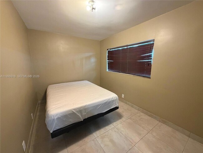 Building Photo - 414 SW 2nd Terrace