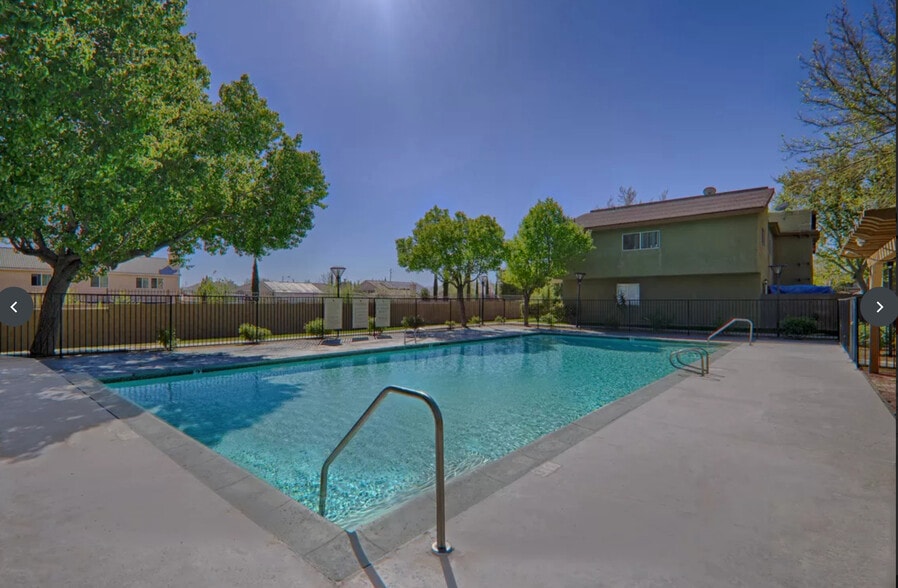 Building Photo - Woodlands West Townhomes