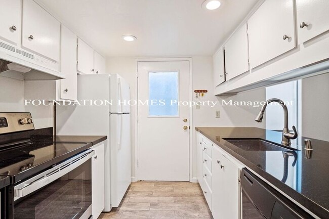 Building Photo - 67 Roundtree Blvd