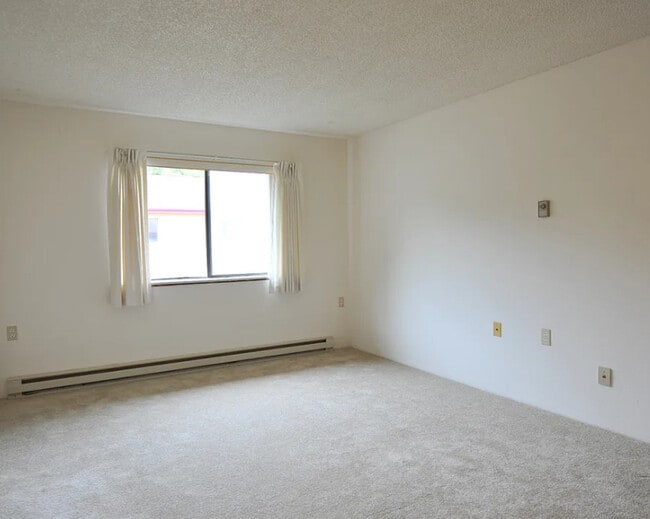 Building Photo - Surfwood Manor