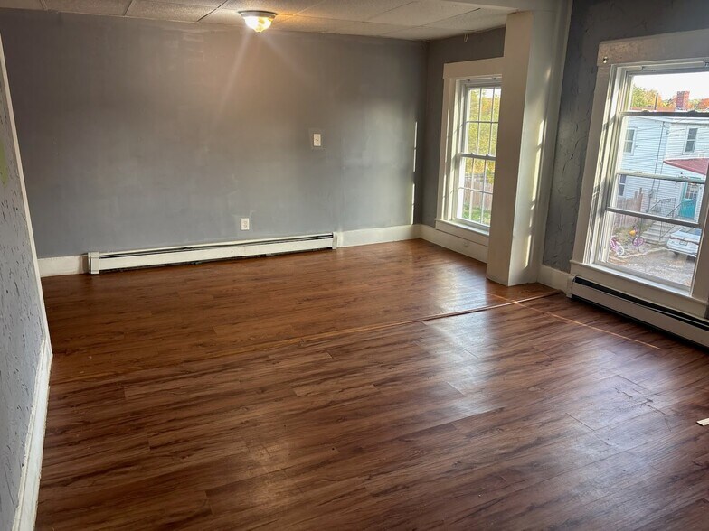 Building Photo - 14 Pleasant St
