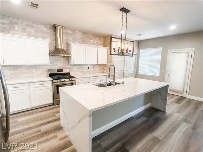 Building Photo - Coming Soon 8/1/25 - Beautiful Summerlin P...