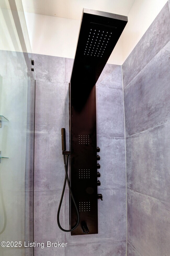 Building Photo - 5028 Ardossan Square