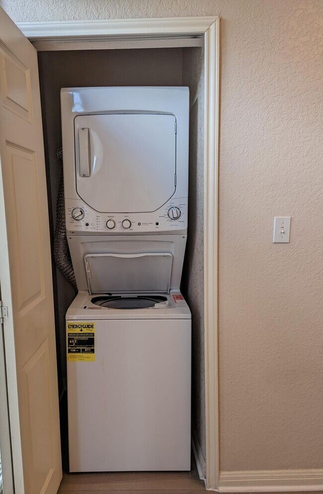 Building Photo - 1x1 New flooring, stove, washer/dryer. Includes Balconette facing a quiet tree lined street.