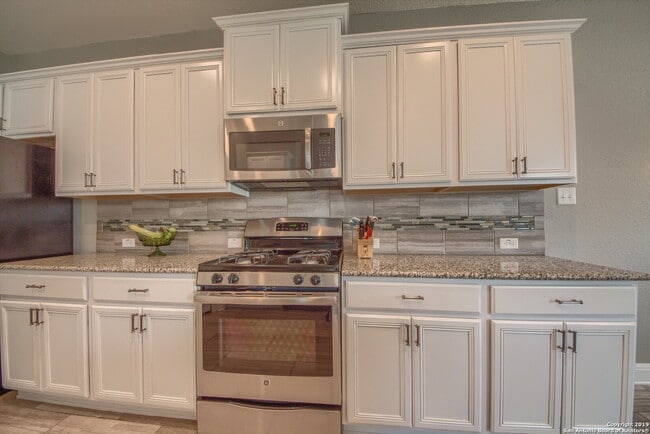 Building Photo - IMMACULATE HOME IN ALAMO RANCH AT 50% OFF THE 1ST MONTH'S RENT!!!