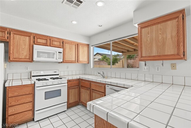Building Photo - 2909 Sarina Ave