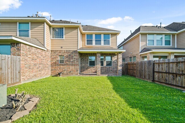 Building Photo - 4027 Waterford Ln