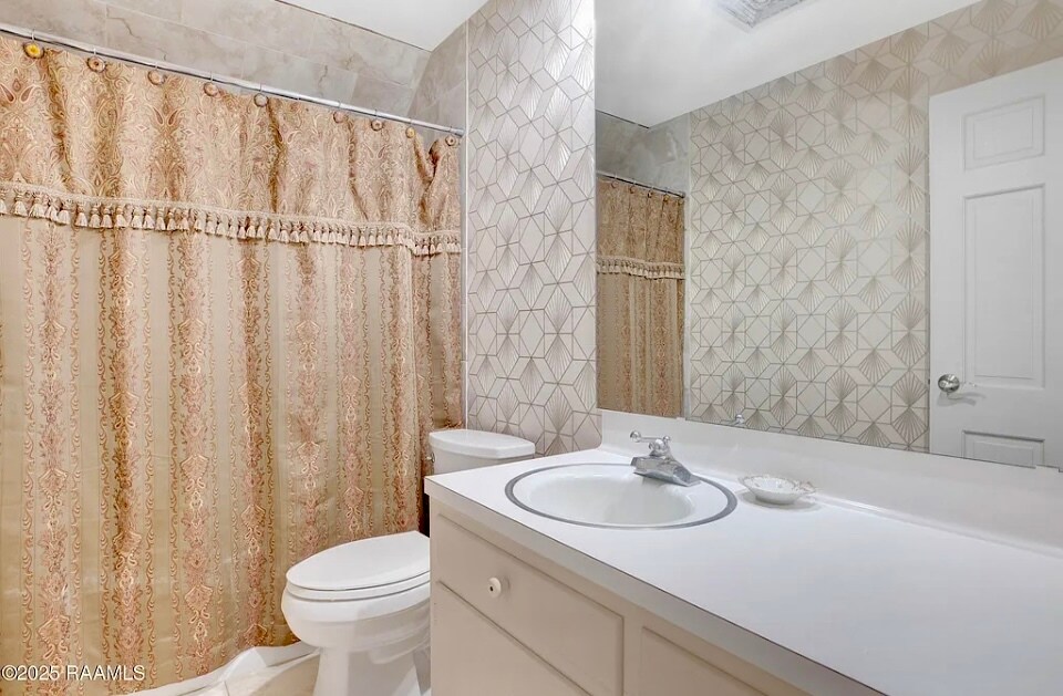 Upstairs Bathroom - 113 Templeton Dr