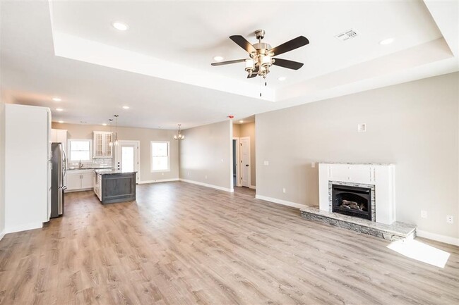 Building Photo - Stunning Home, Great Neighborhood!