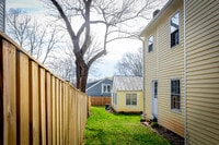 Building Photo - 128 Goodman St