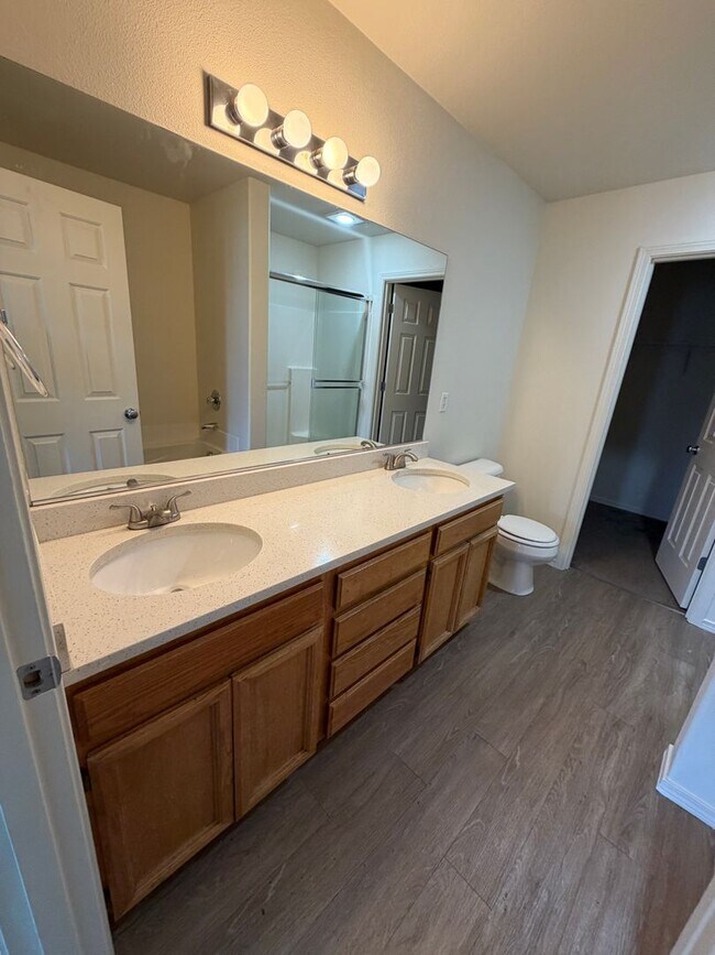 Building Photo - 3 bed 3.5 bath Townhome available on Rd 68!