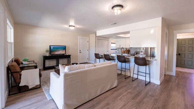 Building Photo - 1 Stafford Cir NE