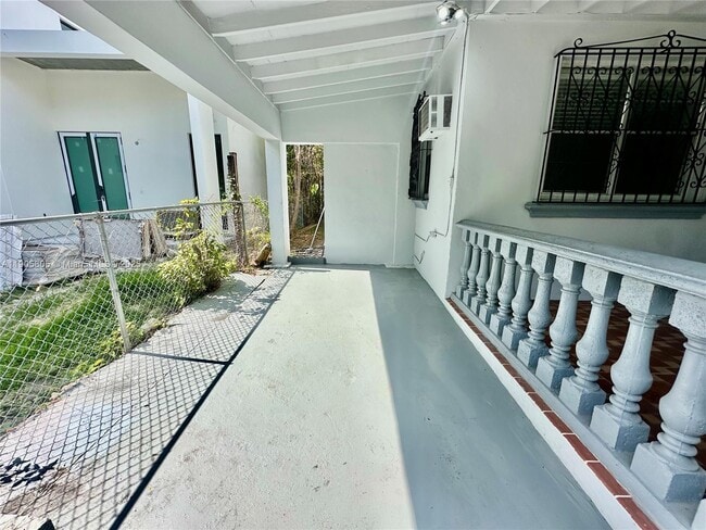 Building Photo - 1508 SW 13th Ave