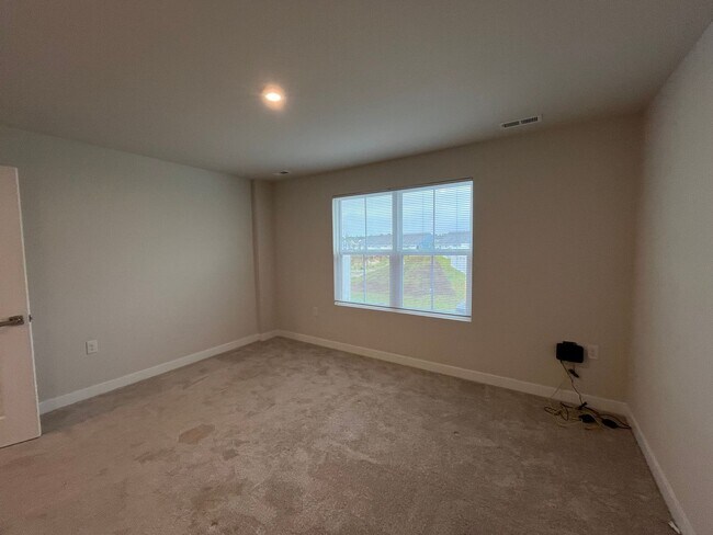 Building Photo - 4184 Farmfield Dr