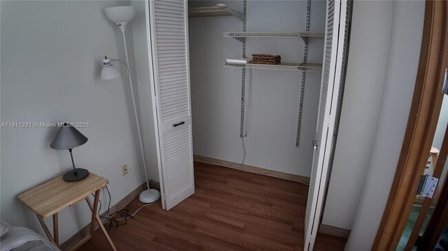 Building Photo - 100 Lincoln Rd