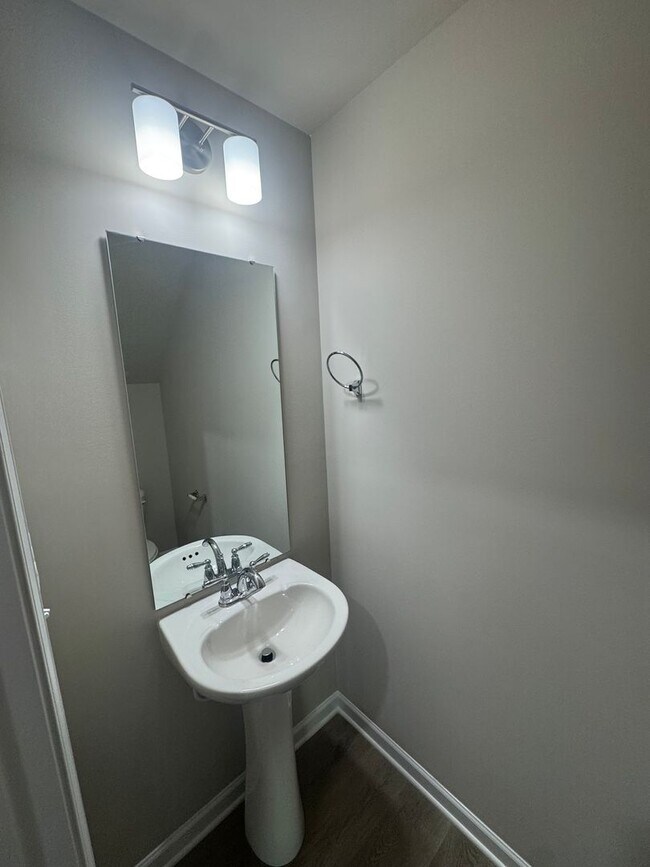 Building Photo - Move In Ready 4BR/2.5BA Home located in Stoneygreen Community